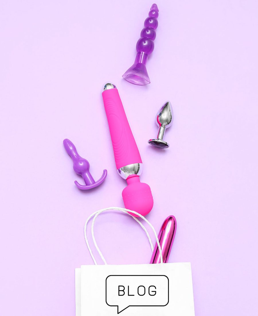 Acessórios sensuais em fundo rosa com sacola e a palavra “blog” — Belasenses